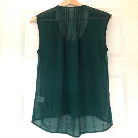2/$10 - Sleeveless blouse - Picture 3 of 5